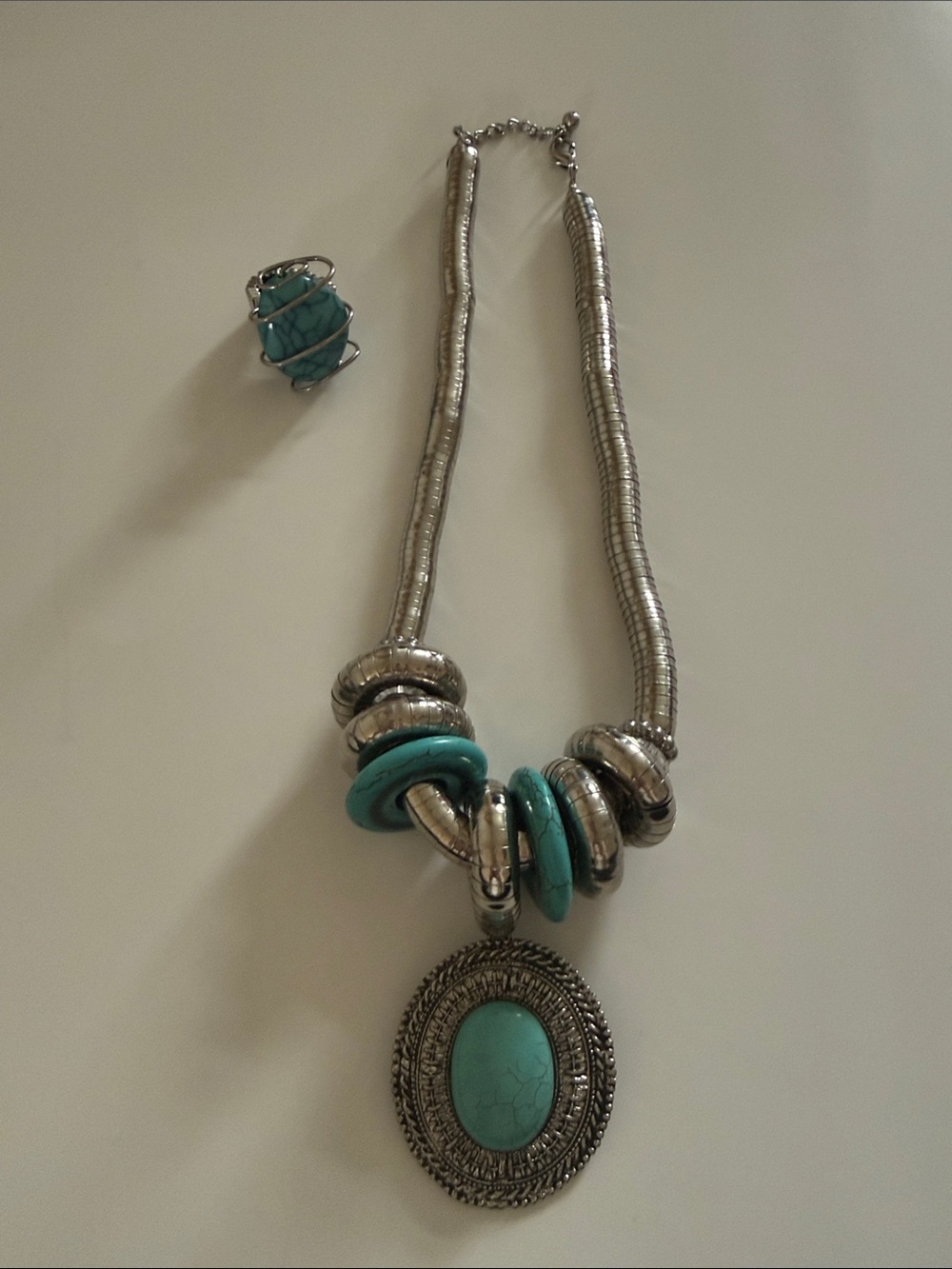 Chunky Turquoise Silver Tone Statement Necklace & Stretch Ring Set Boho Western